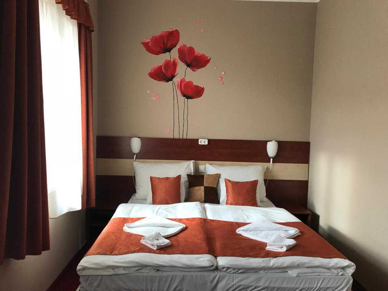 Libra Hotel Veresegyház Esterno foto